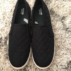Mossimo canvas slip on